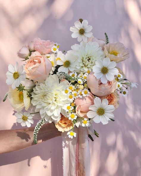 Cosmos Wedding Bouquet, Quinceañera Ideas, Pastel Bouquet, Coffee Cart, Summer Wedding Bouquets, Bridal Bouquet Flowers, Spring Wedding Flowers, Wedding 2025, Wedding Flower Inspiration