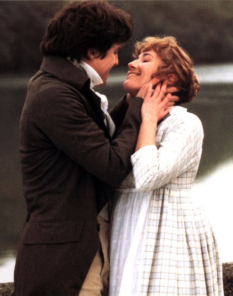 Emma Thompson and Hugh Grant as Elinor Dashwood and Edward Ferrars in Sense and Sensibility (1995). #SenseandSensibility #1995 #EmmaThompson #HughGrant #JaneAusten #classic #movie Elinor And Edward, Emma Thompson Sense And Sensibility, Hugh Grant Sense And Sensibility, Elinor Dashwood Aesthetic, Sense And Sensibility Art, Sense And Sensibility Aesthetic, Books Aestethic, Edward Ferrars, Elinor Dashwood