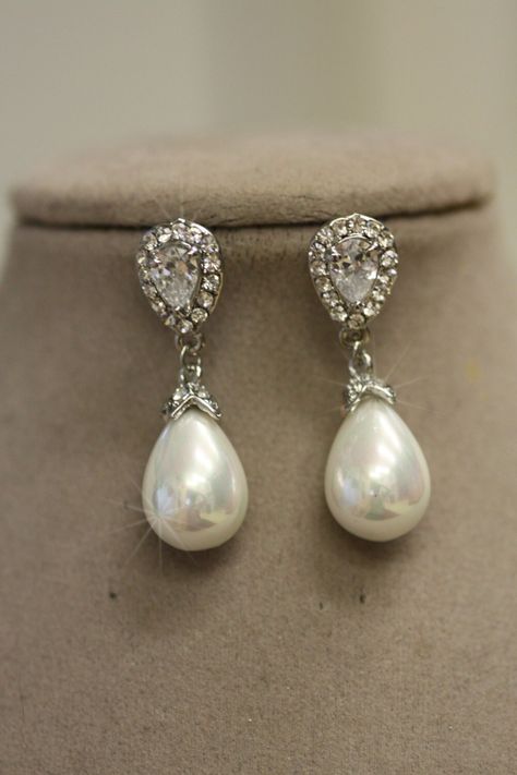 Simply Chic bridal pearl drop earrings. Large white pear shape pearls and crystal tear shape posts. These earrings will sure make a big statment on your wedding day.They are about  2 " long. Wedding Earrings Vintage, Jewellery Organizer, Pearl Drop Earrings Bridal, Wedding Earrings Chandelier, Crystal Earrings Wedding, Pearl Earrings Wedding, Bridal Earrings Pearl, Jewellery Shop, Earrings Pearl