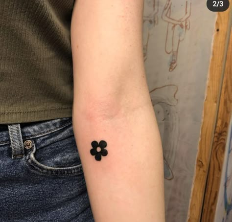 Mini Flower Tattoos, Funky Tattoos, Sick Tattoo, Kawaii Tattoo, Cute Tiny Tattoos, Black Tattoo, Dainty Tattoos, Dream Tattoos, Dope Tattoos