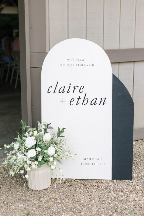 Wooden Wedding Welcome Sign Diy, Wedding Arch Board Backdrop, Engagement Arch Ideas, Wedding Welcome Arch Sign, Wedding Welcome Signs Arch, Wooden Arch Photo Backdrop, Wooden Arch Wedding Sign, Wedding Arch Board, Arched Panel Backdrop