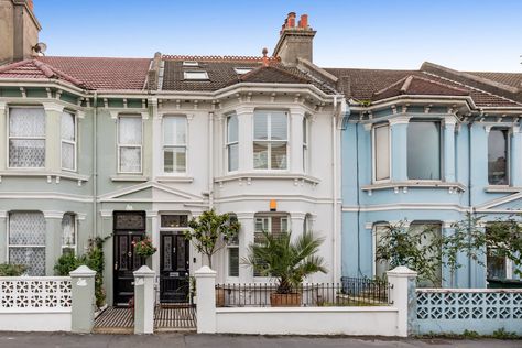 Brighton England Houses, British Seaside House, Brighton Houses Exterior, Brighton Townhouse, England Houses, Shifting Script, British House, Spring Gardens, Brighton Houses