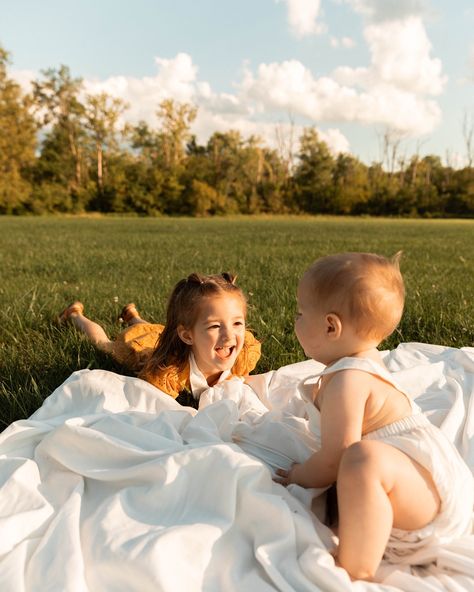 cake smash with big sister!!🎂🧁🍰 motherhood | family | photography Big Sister Little Sister Photoshoot, Big And Little Sister Photoshoot, Little Sister Photoshoot, Baby Sister Photography, Big Sister Photoshoot, Gallagher Family, Sister Photoshoot, Sister Photography, Big Sister Little Sister