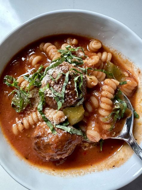 Easy Meatball Tomato Soup Tomato Soup Pasta, Meatballs And Pasta, Meatball Seasoning, Easy Meatball, Meatball Soup Recipes, Meatball Pasta, Noodle Recipes Easy, Beef Noodle Soup, Meatball Soup