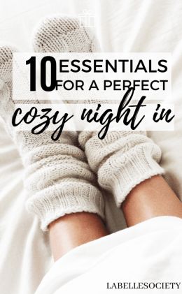 Looking for comfy ideas to cozy up on a couch under a blanket during autumn and winter? Pick any of these brilliant cozy night in essentials and get ready for a delicious cozy evening at home (they are also great winter gift ideas) #cozynightin #cozynightessentials #cozynight Cozy Night In Ideas, Cozy Night At Home, Cozy Night In Aesthetic, Cozy Night In, Cozy Night In Gift Basket, Window Seat Ideas, Cold Blanket, Things To Do Inside, Cozy Items