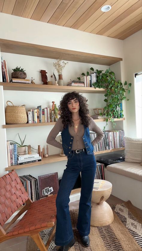 Denim Vest Women Outfits, Cowgirl 70s Outfit, Black Western Belt Outfit, Styling Vests Women Winter, Denim Vest Cowgirl Outfit, 70s Denim Vest Outfit, Fitted Denim Vest, Denim Vests Outfits, Vest Outfits Vintage