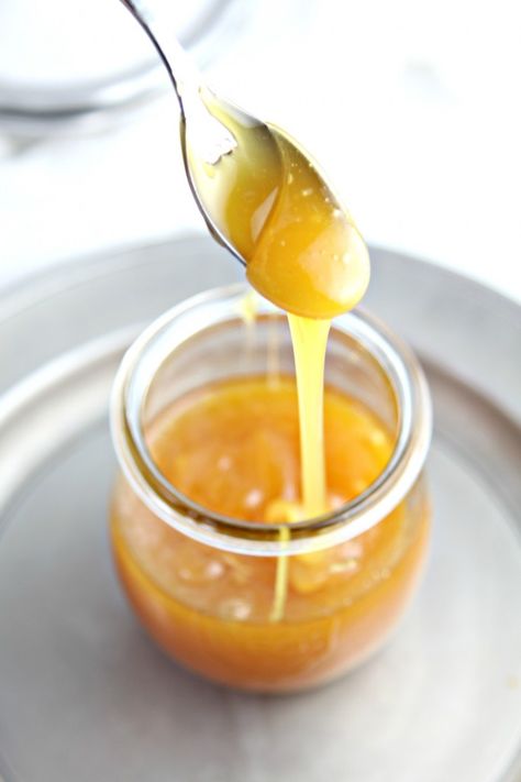 Spicy Caramel Sauce Topping Für Cupcakes, Spicy Caramel, Easy Focaccia Bread Recipe, Fondue Recipes Cheese, Caramel Recipes Sauce, Fondue Recipes, Dessert Sauces, Köstliche Desserts, Sweet Sauce