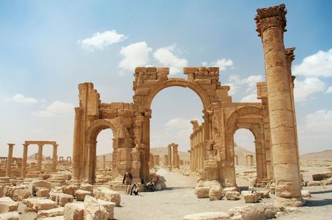 Palmyra Syria, Temple Ruins, Space Opera, Ancient Architecture, Ancient Ruins, Cool Backgrounds, Ancient Cities, Syria, Iraq