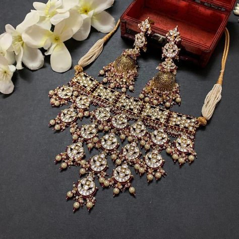 Jewellery By Avni Gujral on Instagram: “New Year Resolutions... To make? To break??? - Whatever the thought, I guess the idea of a “review” and a “plan” are what really matter.…” Sabyasachi Jewelry, Kundan Necklace Set, Picture Necklace, Kundan Choker, South Indian Jewelry, Kundan Necklace, Polki Jewellery, Kundan Necklaces, Expensive Jewelry