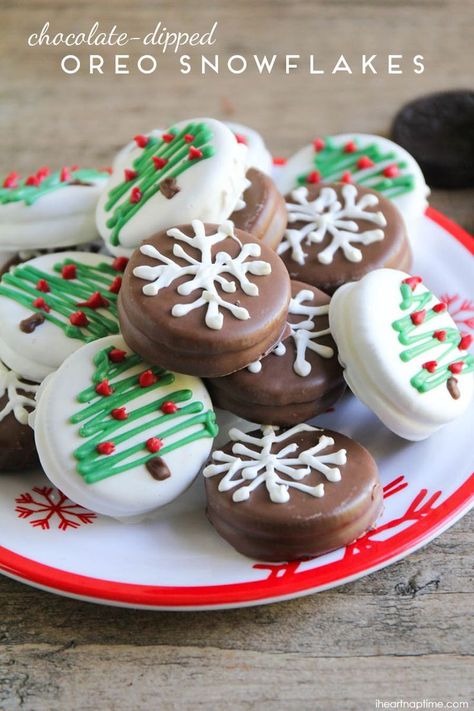 Christmas Tree Oreos, Homemade Chocolate Treats, Choc Covered Oreos Christmas, Christmas Easy Treats, Chocolate Dipped Oreos Christmas, Snowman Oreos, Dipped Oreos Christmas, Christmas Oreo Pops, Oreo Christmas Cookies