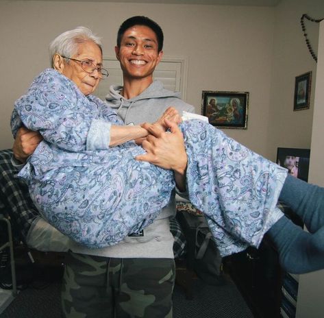 A Grandson Becomes His Grandma’s Full-Time Caretaker, as He Refuses to Let Her Live in a Home Chris Punsalan, Grandma And Grandson, Old Granny, Baby Live, Never Grow Old, Heartwarming Stories, Take Care Of Me, Caregiver, Growing Old