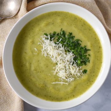 Easy Zucchini Soup, Soup With Cannellini Beans, Soup And Stew Recipes, Creamy Zucchini Soup, Zucchini Soup Recipes, Tiny Pasta, Creamy Zucchini, Tuscan Soup, Zucchini Soup