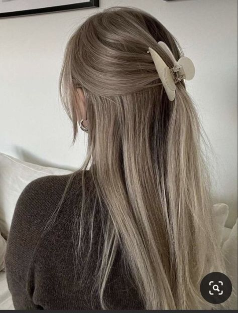 Light Brown Hair Balayage Money Piece, Low Maintenance Blonde Balayage Short Hair, Ash Brown Fall Hair, Dirty Ashy Blonde Hair, Dirty Blonde Aesthetic, Ashy Light Brown Hair With Highlights, Light Brown Ashy Hair, Ashy Dirty Blonde Hair, Light Ashy Brown