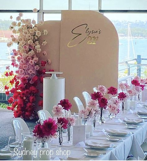 Bridal Shower Inspo Wedding Table Decor, Pink White Graduation Party, Hot Pink Bridal Shower Decorations, Hot Pink Bridal Shower Ideas, Blushing Bride Bridal Shower Theme, Red And Pink Bridal Shower, Pink And White Backdrop, Pink Tablescape, Bridal Shower Inspo