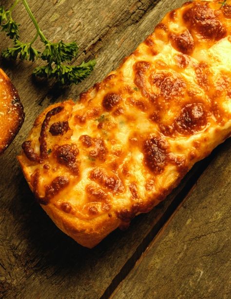 Rarebit Recipe, Welsh Rarebit, Irish Cooking, Welsh Recipes, Irish Dishes, Irish Cuisine, Fingerfood Party, Scottish Recipes, St Patricks Day Food