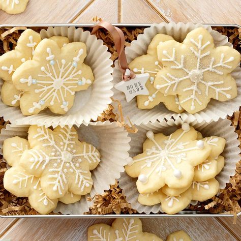 Vanilla-Butter Sugar Cookies Butter Sugar Cookies, Best Christmas Cookie Recipe, Spritz Cookies, Snowflake Cookies, Best Christmas Cookies, Cookie Tray, Cut Out Cookies, Sugar Cookies Recipe, Shortbread Cookies