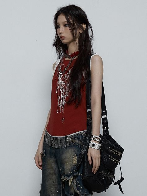 Revamp your wardrobe with this standout chains print red punk rock top. This unique piece features a clever fake two-piece design, giving you a layered look without the bulk. The edgy chains print adds a rebellious flair, while the tassel hem brings a touch of boho chic to the punk aesthetic. Perfect for making a bold fashion statement, this top is a must-have for anyone looking to blend edgy and eclectic styles seamlessly. Pair it with your favorite ripped jeans or a mini skirt to complete the Punk Style Aesthetic, Punk Fashion Summer, 90s Grunge Fashion Punk, Punk Winter Outfits, 70s Punk Fashion, Riot Grrl Fashion, Casual Punk Outfits, Punk Outfits Aesthetic, 90s Punk Fashion