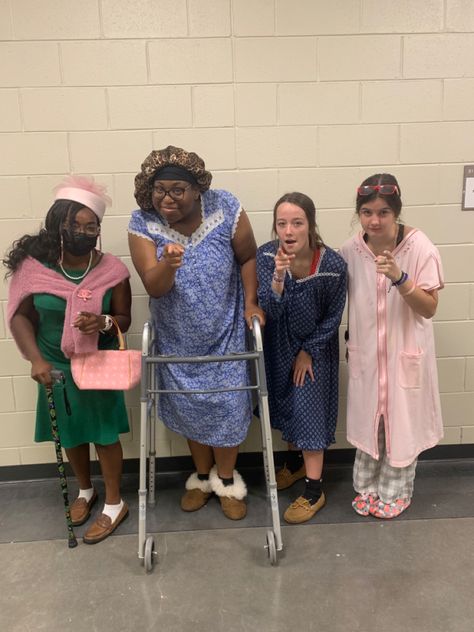 Black Grandma Outfit, Old People Clothes Outfits, Senior Week Outfits, Senior Citizens Day Ideas, Old People Spirit Day, Dress Like A Senior Citizen Day, Grandma Themed Party Outfit, Senior Citizen Day Spirit Week Outfits, Dress As Your Younger Self Spirit Day