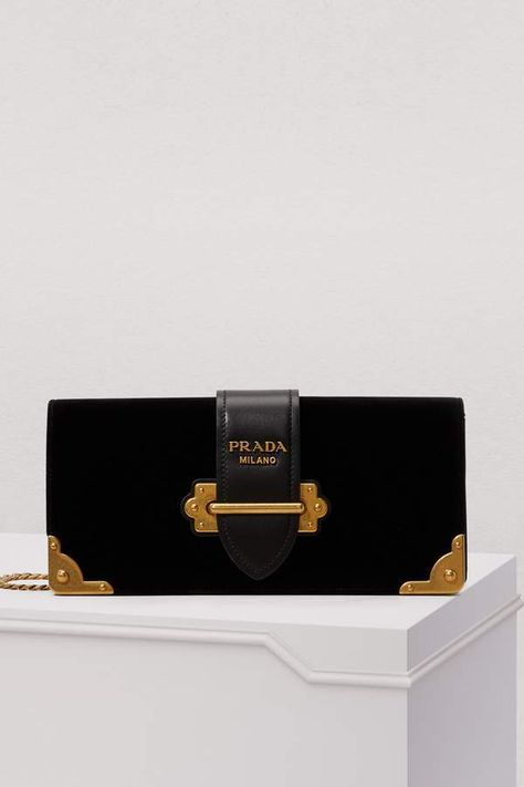 Prada Velvet Clutch Clutch Bag Pattern, Prada Clutch, Best Leather Wallet, Colorful Handbags, Velvet Clutch, Prada Shoulder Bag, Perfect Handbag, Classic Handbags, Prada Handbags