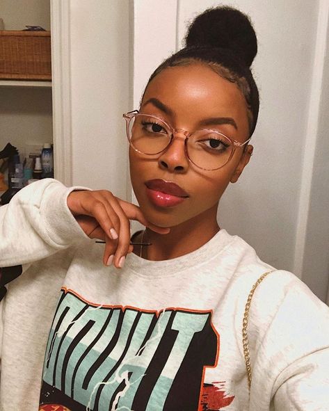 Net-a-Porter beauty sale: makeup Cute Glasses Frames, Glasses Inspiration, Low Porosity Hair Products, Glasses Makeup, Girls Natural Hairstyles, Cute Glasses, Fashion Eye Glasses, Stylish Glasses, Fashion Eyeglasses