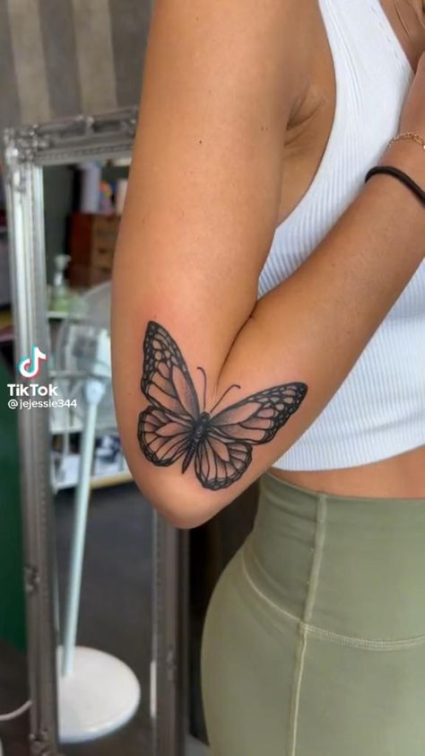 Tattoo Elbow, Tato Paha, Butterfly Tattoos On Arm, Butterfly Tattoos For Women, Tato Lengan, Forarm Tattoos, Geek Tattoo, Muster Tattoos, Elbow Tattoos