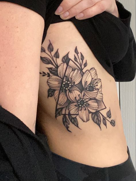 Rib Flower Tattoos For Women Side Tat, Ribcage Cover Up Tattoos For Women, Flower Side Tattoos Women Ribs, Side Tattoos Women Ribs Cover Up, Rib Cage Cover Up Tattoos For Women, Geometric Rib Tattoo, Cover Up Rib Tattoos For Women, Rib Tattoo Cover Up, Side Tattoo Cover Up Ideas