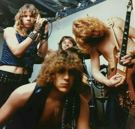 Ron Mcgovney, Metallica Band, Ride The Lightning, Dave Mustaine, Famous Musicians, James Hetfield, Favorite Animal, Mötley Crüe, Band Photos