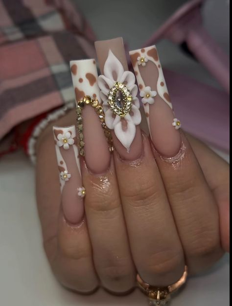 Ranchero Nails, Nail Inspo Virgencita, Acrylic Nails With Virgin Mary, Large Rhinestone Nails, Vaquero Nails, Coquet Nails, Vaquera Nail Ideas, Junior H Nails Ideas, White Mexican Nails