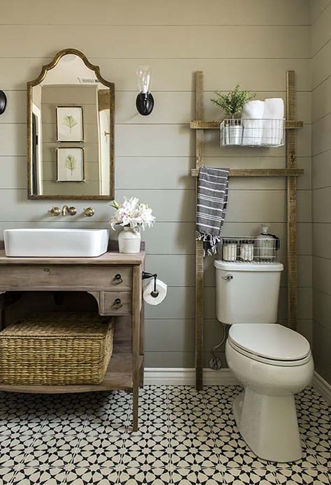 Cozy cottage farmhouse style dwelling in the California foothills Baie Vintage, Wooden Bathroom Storage, Makeover Kamar Mandi, Bad Inspiration, Cottage Bathroom, Decor Baie, Country Bathroom, घर की सजावट, Chic Living