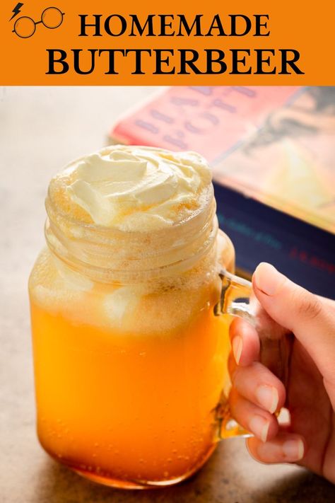 A female hand is holding a homemade butterbeer glass Butterbeer Recipe Nonalcoholic, Butterbeer Recipe Alcoholic, Harry Potter Butterbeer Recipe, Butter Beer Recipe, Alcoholic Butterbeer, Homemade Butterbeer, Butter Beer Recipe Harry Potter, Frozen Butterbeer, Harry Potter Butterbeer