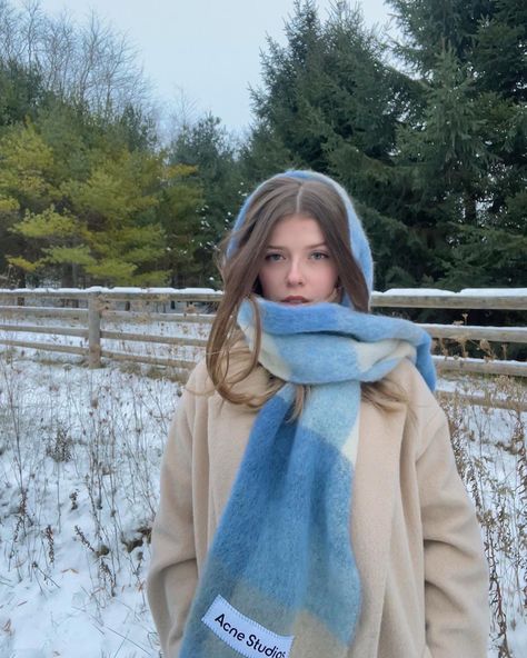 winter 2022 fashion blue scarf neutral style beige coat acne studios scarf Blue Acne Studios Scarf, Style For Winter For Women, Acne Studios Scarf Aesthetic, Acne Studios Street Style, Winter Scarf Styling, Blue Scarf Outfit Winter, Aesthetic Scarfs, Scarf Outfits Winter, Cute Scarf Outfits