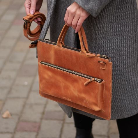 Laptop Briefcase Women, Leather Laptop Bag Women, Womens Laptop Bag, Hand Bags Ideas, Leather Laptop Sleeve, Leather Work Bag, Laptop Bag Men, Latest Laptop, Leather Laptop Case