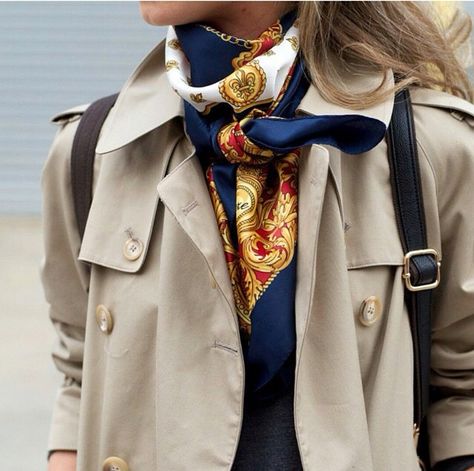 Hermes Scarf Outfit, Oversized Trench, Silk Scarf Style, Ways To Wear A Scarf, How To Wear A Scarf, Scarf Outfit, Quilted Backpack, Elegantes Outfit, Hiking Outfit