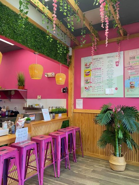 Smoothies Shop Design, Juice Cafe Design Ideas, Juice Shop Interior Design Ideas, Fruit Furniture Design, Juice Bar Decor Ideas, Smoothie Bar Interior Design, Acai Restaurant Design, Juice Cafe Interior, Bright Cafe Interior