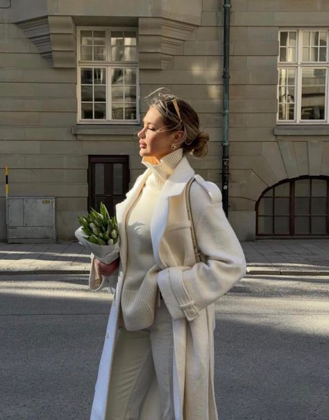 Bianca’s Lifestyle added a new photo. - Bianca’s Lifestyle How To Style A White Turtleneck, Style A White Turtleneck, Elegant Lifestyle, White Turtleneck, Modest Fashion Outfits, All Photos, Modern Fashion, How To Style, New Photo