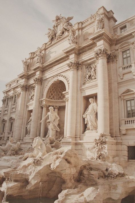 Istoria Artei, Trevi Fountain, Beige Aesthetic, Light Academia, Brown Aesthetic, City Aesthetic, Rome Italy, Pretty Places, Aesthetic Vintage