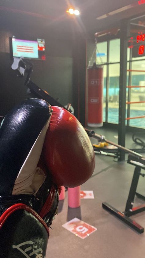 Boxer Aesthetic, Gloves Aesthetic, Boxing Classes, Gym Wallpaper, Youre Like Really Pretty, Boxing Gym, Sports Aesthetic, Boxing Equipment, Best Poses For Pictures