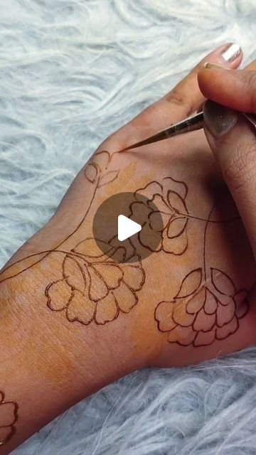 Draw Henna, Simple Henna Patterns, Simple And Easy Mehndi, Simple Henna Designs Hand, Henna Tutorial, Simple Mehndi Design, Mehndi Simple, Mehndi Artist, Henna Designs Easy