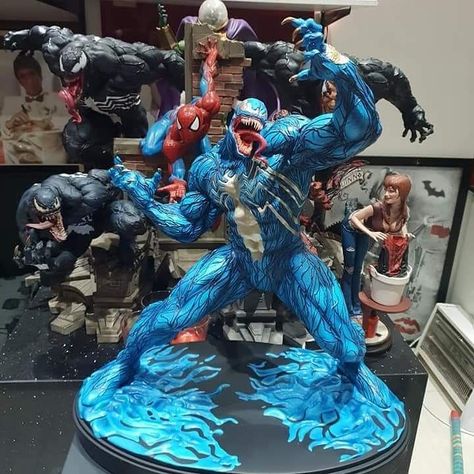 Nerd Reverse on Instagram: “Marvel vs Capcom - Venom (Blue Ver.) Fan Art Statue - 1/4 scale 25" x 21"  Art Director: Dani Hinze @danihinze Sculpted by @mufizal _ 📷 Tan…” Venom Vs Hulk, Xmen Fanart, Venom Cosplay, Black Avengers, Venom Figure, Venom Marvel, Marvel Statues, Dc Figures, Jenny Slate