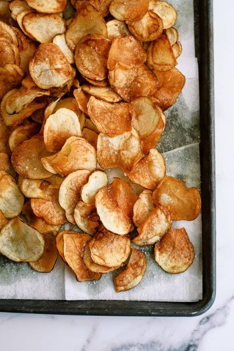 Homemade Kettle Chips - Lauren's Latest How To Make Kettle Chips, Kettle Cooked Potato Chips, Homemade Kettle Chips, Kettle Cooked Chips, Homemade Potato Chips, Potato Chip Recipes, Dill Dip, Hot Potato, Homemade Chips