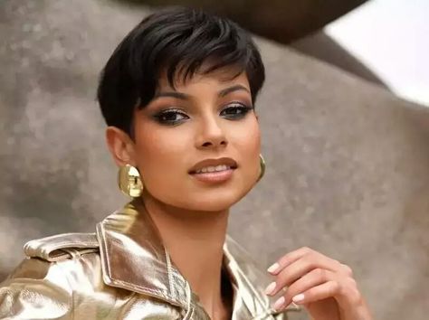 Stylish Short Haircuts, Classic Bob, Liza Minnelli, Miss France, French Hair, Prince Albert, Short Hair Cuts, Hair Cuts, France