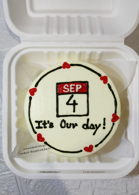 Bff Cake Ideas, Anniversary Mini Cake Ideas, Bento Cake Design For Anniversary, Cake Captions, Simple Anniversary Cakes, Modern Birthday Cakes, Cake For Boyfriend, Happy Anniversary Cakes, Recipe Book Diy