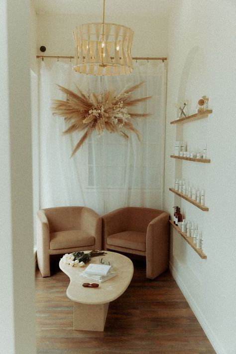 Accent Wall Esthetician Room, Esthetic Salon Design, Boho Nail Studio Decor, Esthetics Waiting Room, Med Spa Waiting Room Ideas, Spa Minimalist Design, Modern Boho Esthetician Room, Boho Salon Reception Area, Natural Spa Decor