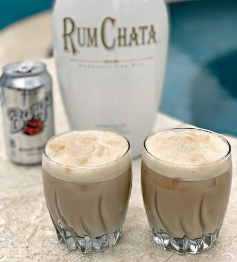 RumChata Root Beer Floats Rumchata Recipes Drink, Rumchata Cocktails, Rumchata Drinks, Alcohol Treats, Root Beer Float Recipe, Root Beer Float Pie, Rumchata Recipes, Party Beverages, The Cookin Chicks