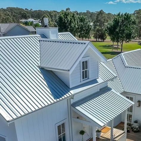 COLORBOND® steel on Instagram: "#Repost @alliance_metal_roofing Barn style build: The Roof uses a .48 BMT #Trimdek roof sheeting with 150mm Half Round gutters all made from #COLORBONDsteel in the colour #ShaleGrey. @mrcaaust @no1roofing #alliancemetalroofing #barnhome #barn #countryhome #metalroofing" Trimdek Roof, Gray Metal Roof Houses, Shale Grey, Roof Siding, Siding Colors, Rural House, Metal Roofing, Roof Colors, Roofing Sheets