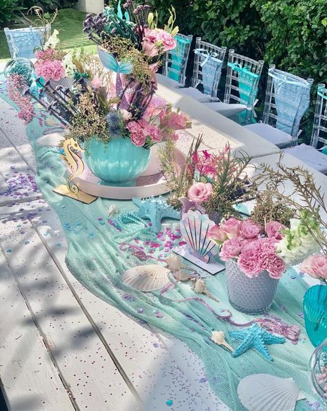 Mermaid Birthday Table Setting, Ocean Birthday Table Decorations, Sea Party Ideas Ocean Themes, Beach Mermaid Party, Seashell Birthday Decorations, Beach Aesthetic Birthday Party, Mermaid Party Table Setting, 3rd Birthday Ocean Theme, Seashell Theme Birthday Party