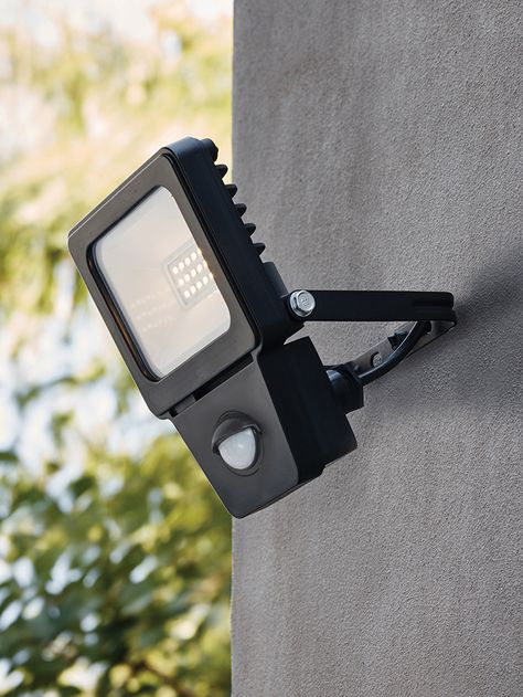 Exterior Security Lights, Solar Powered Lamp, Exterior Lights, Solar Street Light, Architectural Section, Beacon Lighting, Security Lights, External Lighting, Street Light