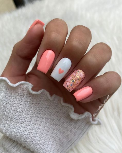 15 Simple Spring Nail Ideas - Fresh Designs for 2023 Nail Classy, Peach Colored Nails, Nail 2024, Simple Spring Nails, Cute Pink Nails, Summer Gel Nails, Peach Nails, Coral Nails, Spring Nail Trends