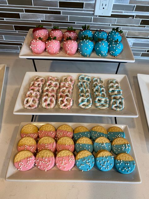 Oreo Gender Reveal Cookies, Sweets For Gender Reveal, Pretzel Gender Reveal, Snack Table For Gender Reveal, Gender Party Food Ideas, The Weight Is Over Gender Reveal, Gender Reveal Ideas Food Snacks, Gender Reveal Deserts Ideas, Dessert Table Gender Reveal Ideas