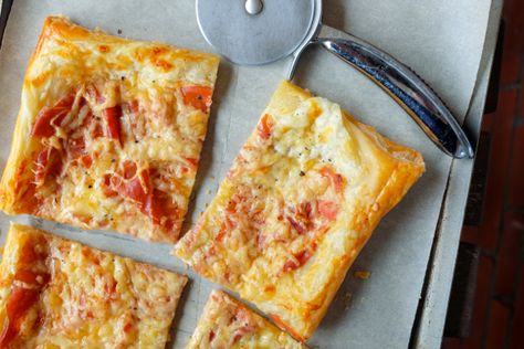 Croque monsieur galette recipe | eat. live. travel. write. Croque Monsieur Puff Pastry, Galette Recipe, Croque Madame, Bechamel Sauce, White Sauce, Puff Pastry, Prosciutto, Cheese Pizza, Tray Bakes